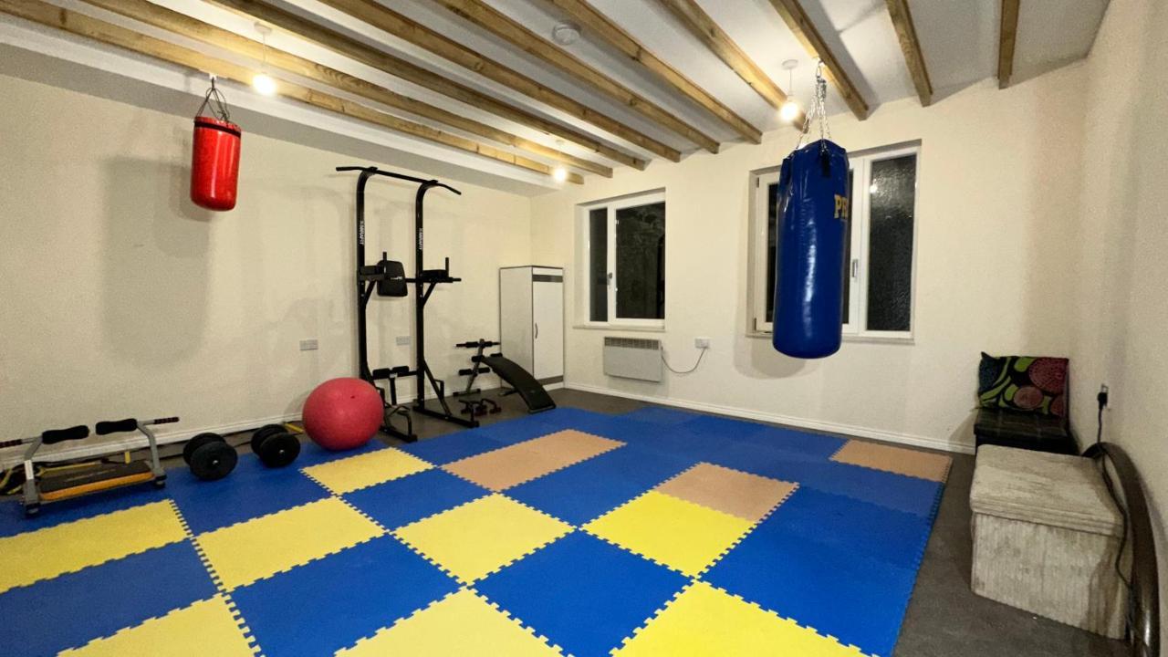 North London A Spacious 7 Bedroom House Accommodating Up To 18 People Complete With Own Gym And Table Tennis Dış mekan fotoğraf