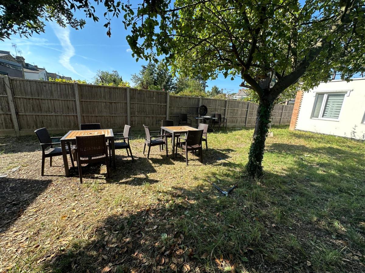 North London A Spacious 7 Bedroom House Accommodating Up To 18 People Complete With Own Gym And Table Tennis Dış mekan fotoğraf