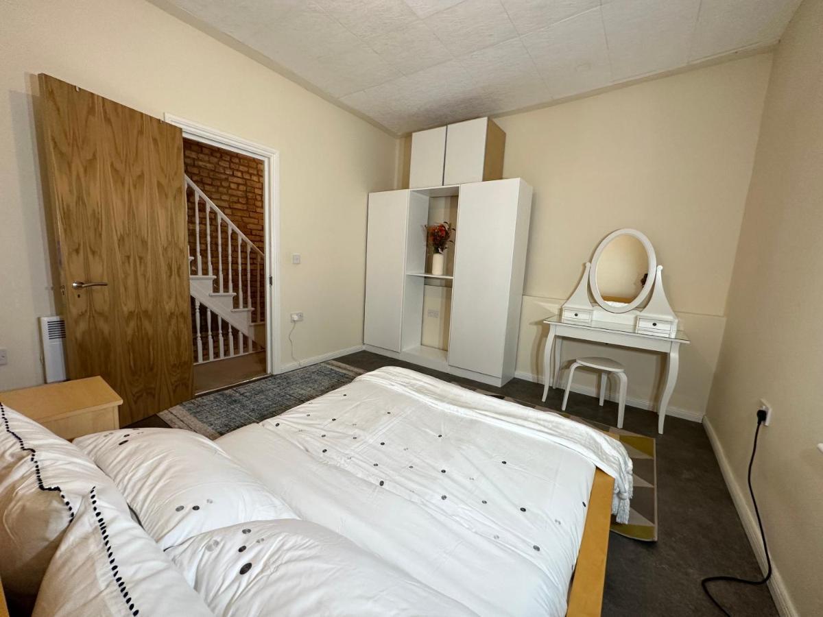 North London A Spacious 7 Bedroom House Accommodating Up To 18 People Complete With Own Gym And Table Tennis Dış mekan fotoğraf