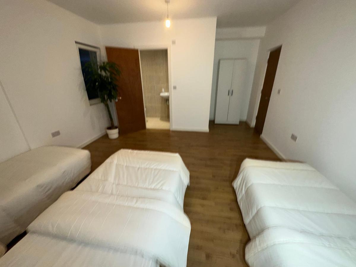 North London A Spacious 7 Bedroom House Accommodating Up To 18 People Complete With Own Gym And Table Tennis Dış mekan fotoğraf