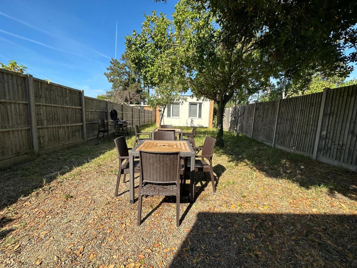 North London A Spacious 7 Bedroom House Accommodating Up To 18 People Complete With Own Gym And Table Tennis Dış mekan fotoğraf