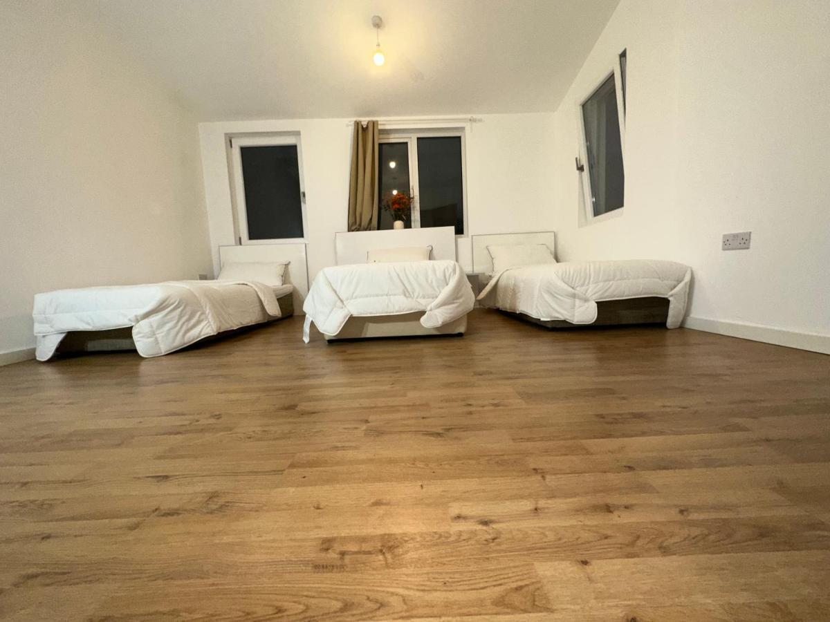 North London A Spacious 7 Bedroom House Accommodating Up To 18 People Complete With Own Gym And Table Tennis Dış mekan fotoğraf