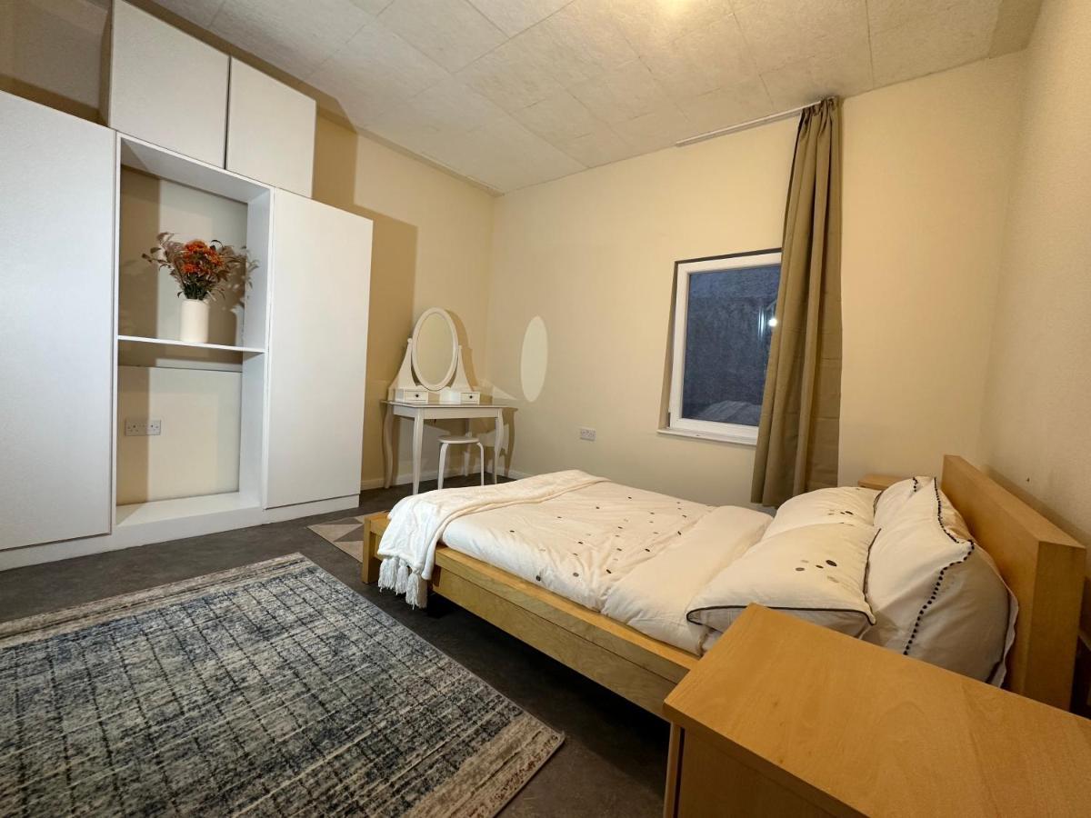 North London A Spacious 7 Bedroom House Accommodating Up To 18 People Complete With Own Gym And Table Tennis Dış mekan fotoğraf