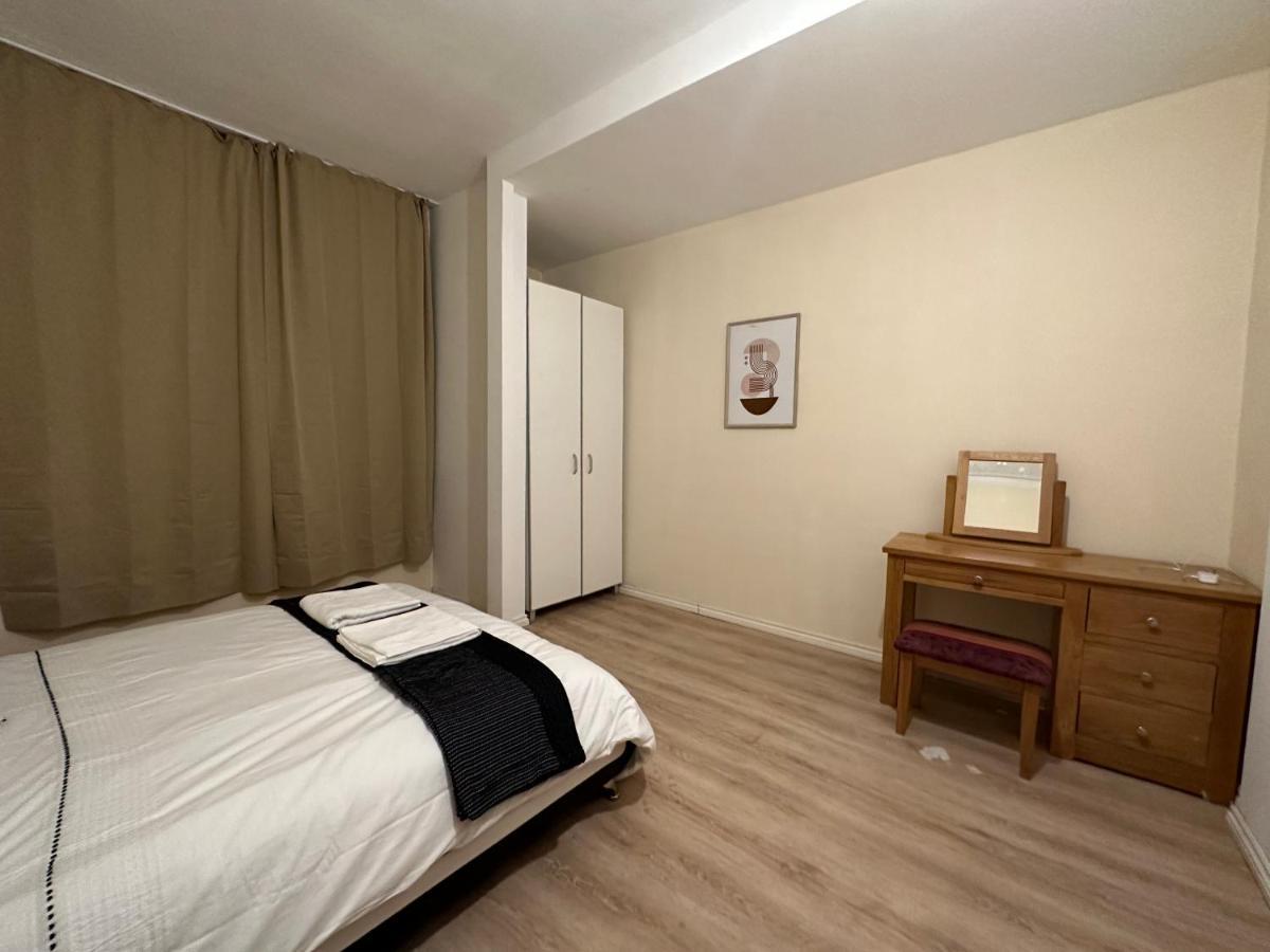 North London A Spacious 7 Bedroom House Accommodating Up To 18 People Complete With Own Gym And Table Tennis Dış mekan fotoğraf