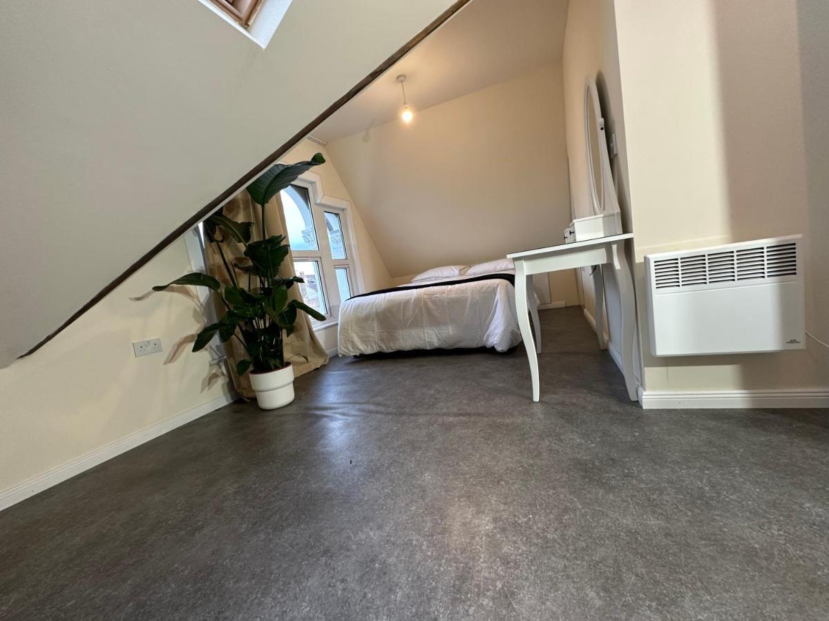 North London A Spacious 7 Bedroom House Accommodating Up To 18 People Complete With Own Gym And Table Tennis Dış mekan fotoğraf