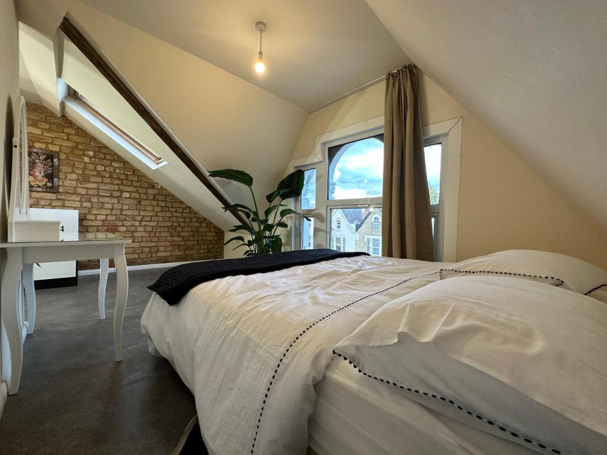 North London A Spacious 7 Bedroom House Accommodating Up To 18 People Complete With Own Gym And Table Tennis Dış mekan fotoğraf
