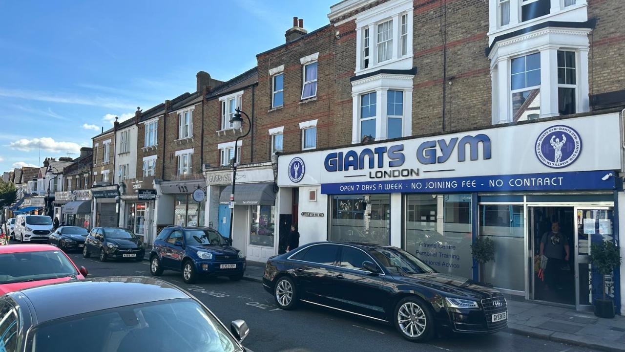 North London A Spacious 7 Bedroom House Accommodating Up To 18 People Complete With Own Gym And Table Tennis Dış mekan fotoğraf