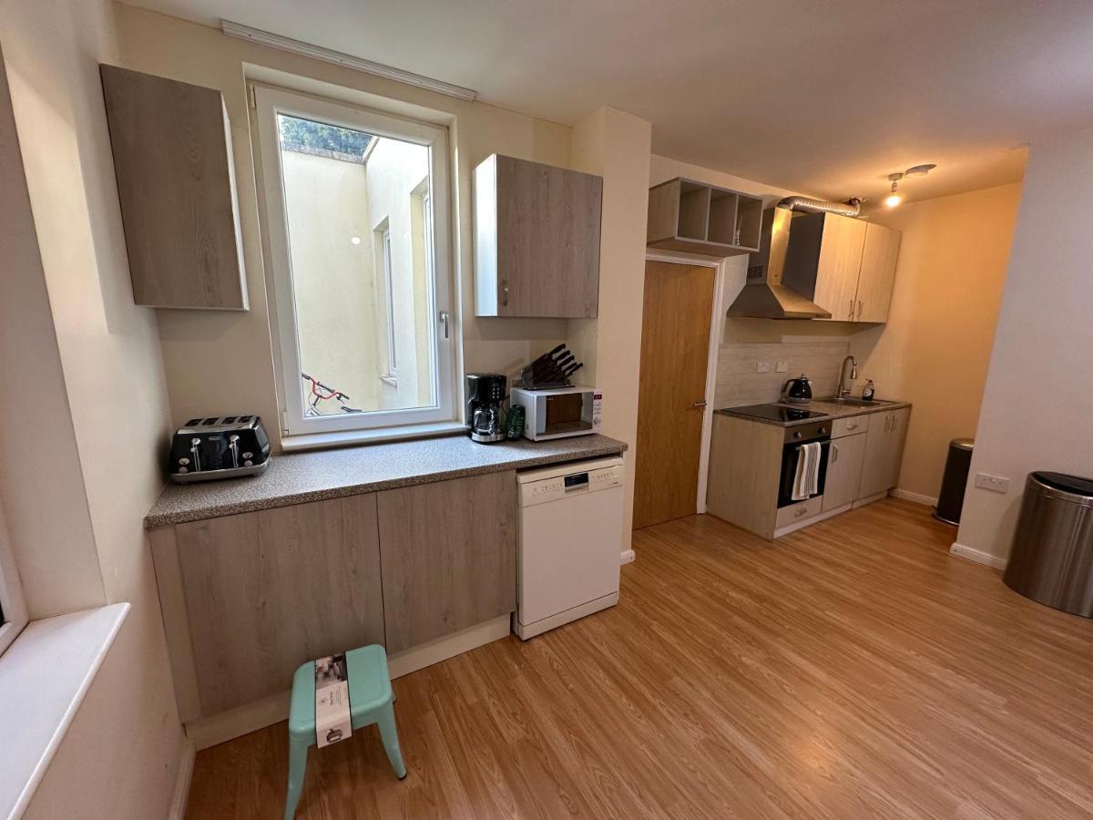 North London A Spacious 7 Bedroom House Accommodating Up To 18 People Complete With Own Gym And Table Tennis Dış mekan fotoğraf