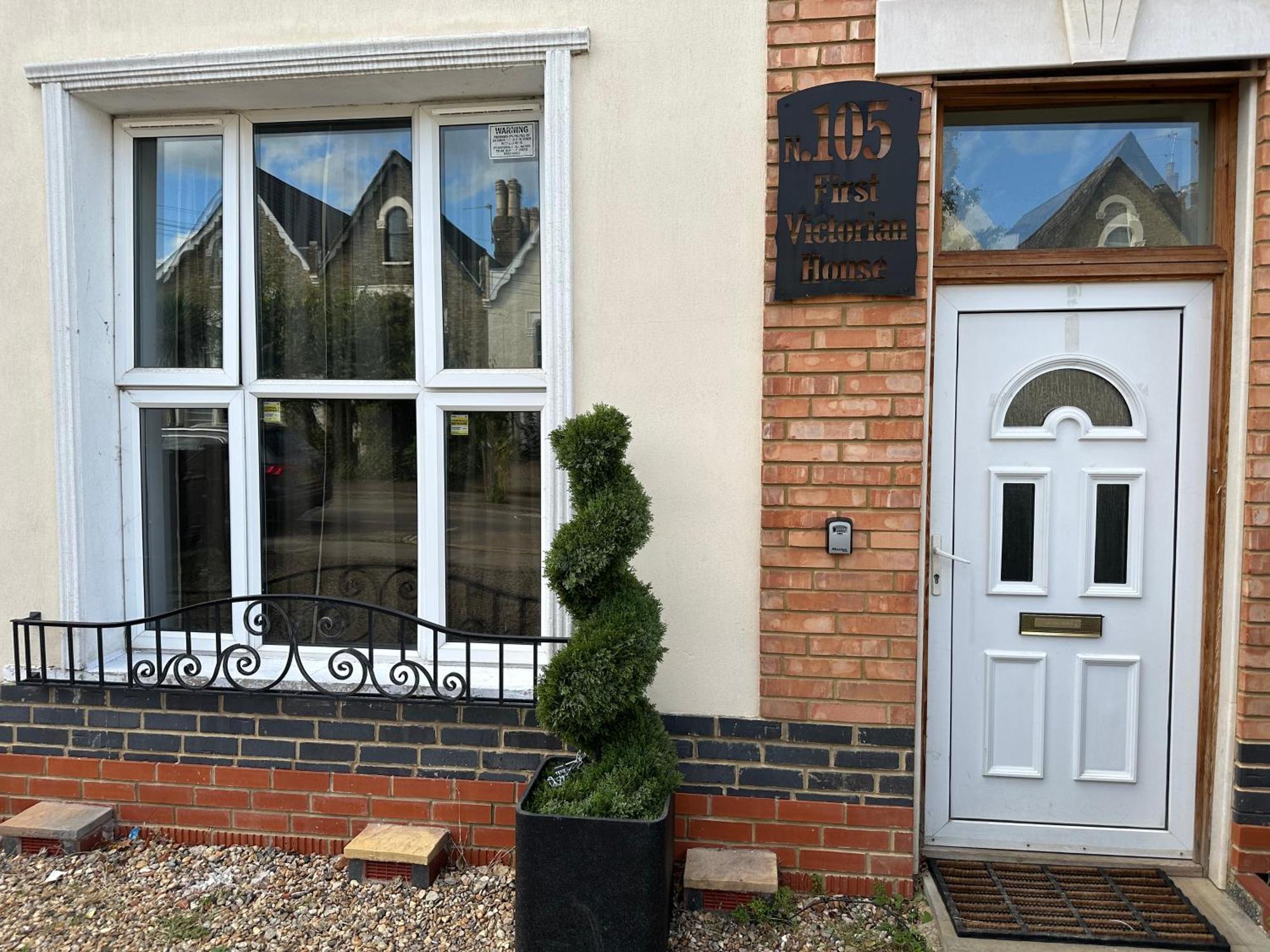 North London A Spacious 7 Bedroom House Accommodating Up To 18 People Complete With Own Gym And Table Tennis Dış mekan fotoğraf