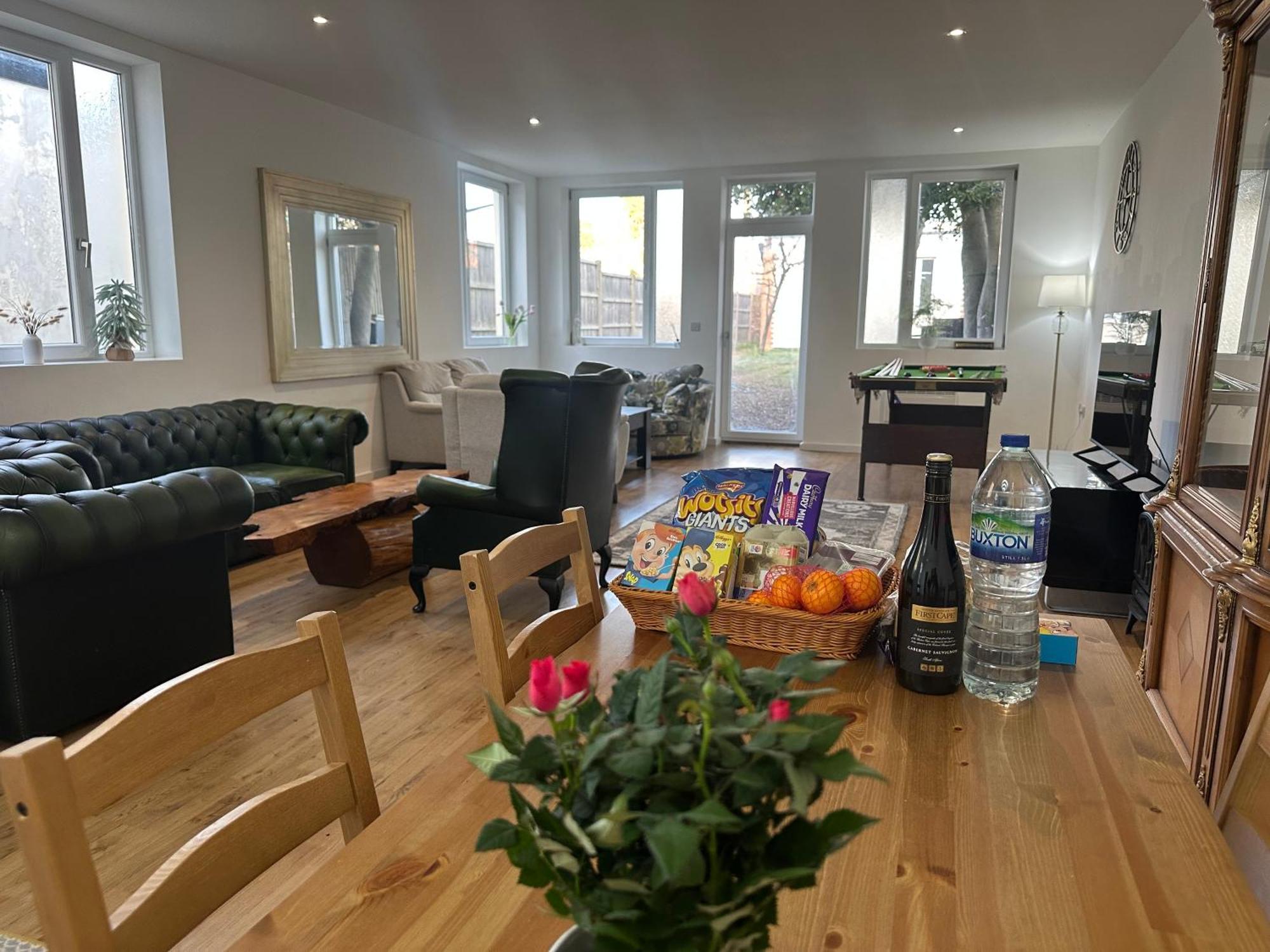 North London A Spacious 7 Bedroom House Accommodating Up To 18 People Complete With Own Gym And Table Tennis Dış mekan fotoğraf