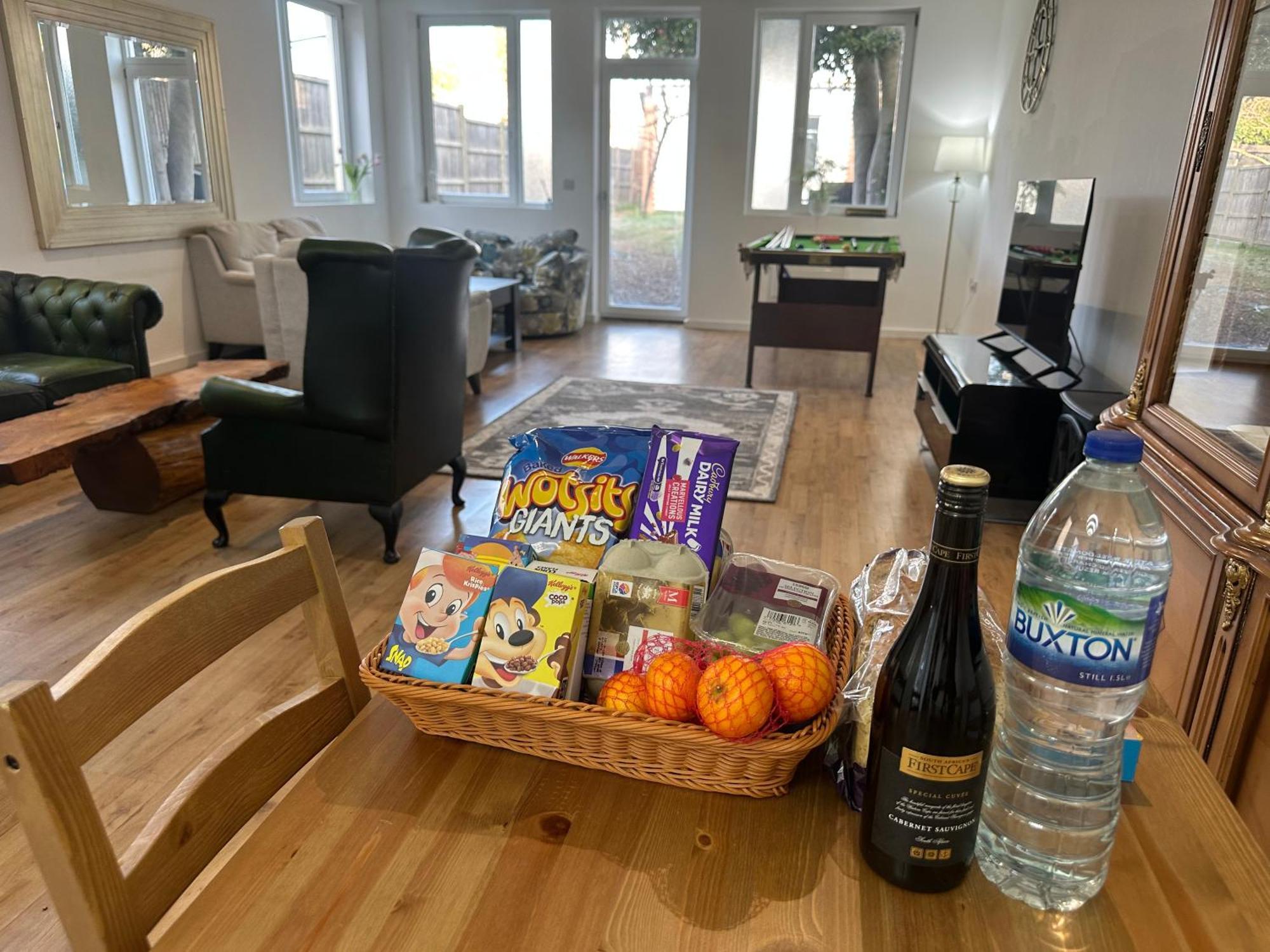 North London A Spacious 7 Bedroom House Accommodating Up To 18 People Complete With Own Gym And Table Tennis Dış mekan fotoğraf